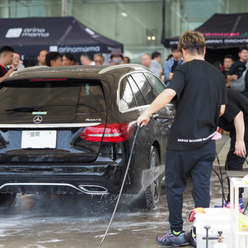 終日実施されたプロによる洗車実演・製品デモ
