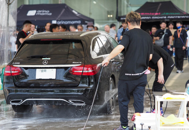 終日実施されたプロによる洗車実演・製品デモ