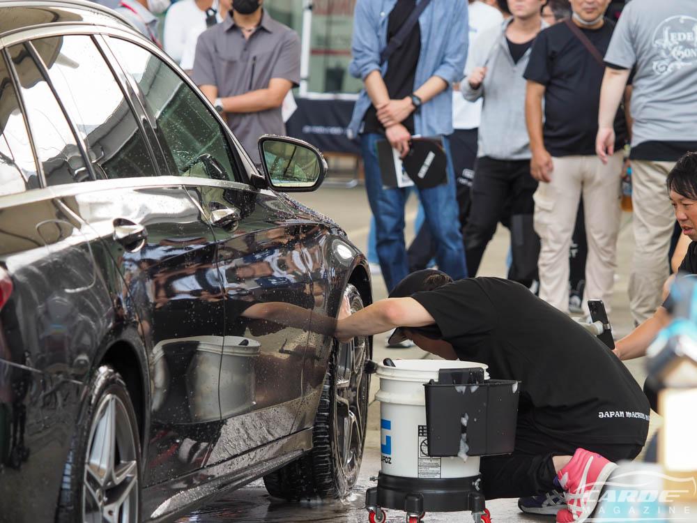 終日実施されたプロによる洗車実演・製品デモ